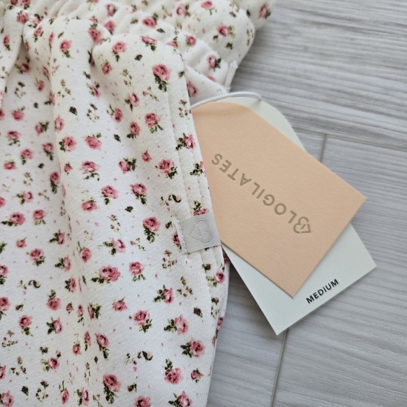 Blogilates | Marshmallow Full Zip Hooded Jacket + Dolphin Shorts Set, Medium - Picture 11 of 11